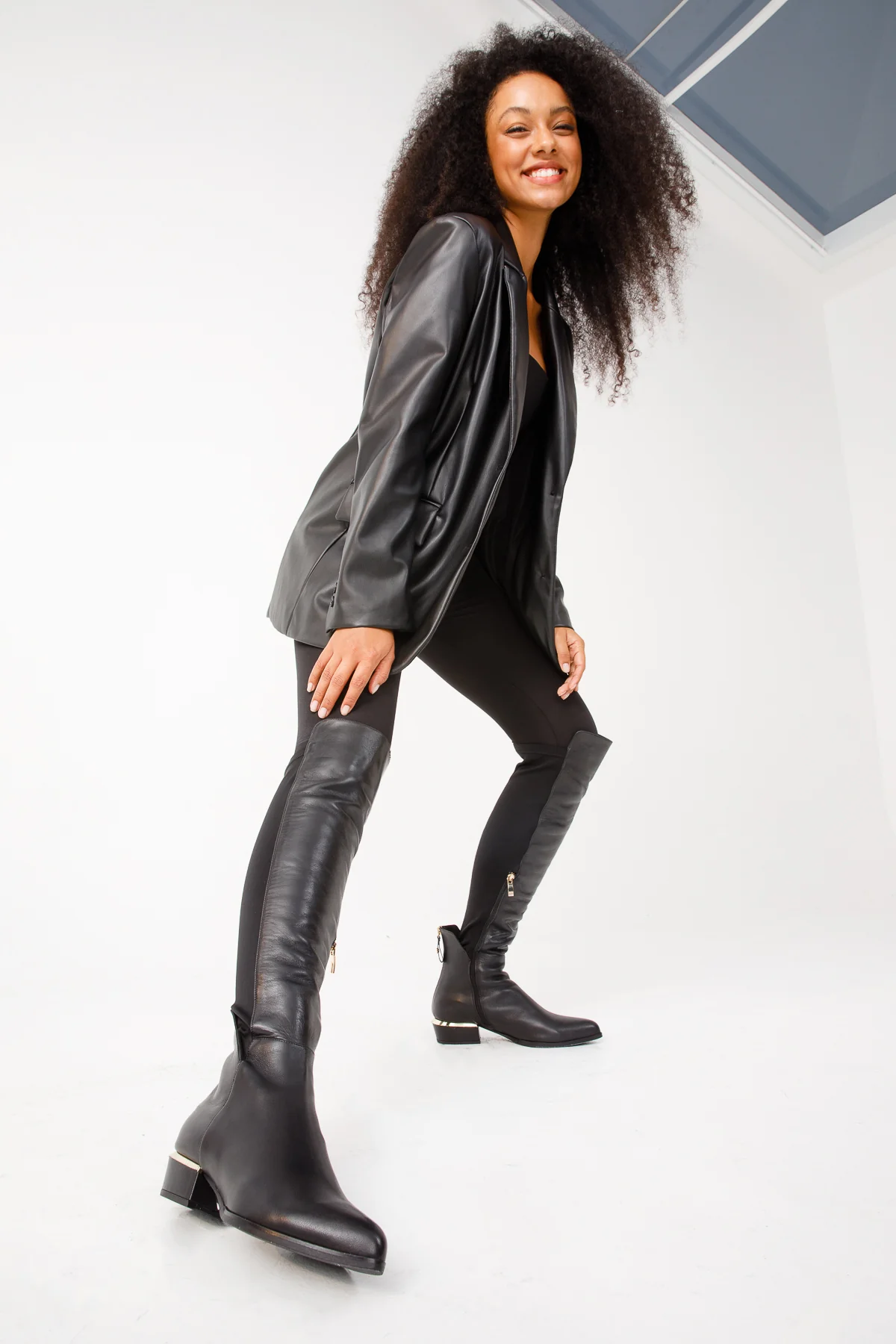 The Fairoks Black Leather Pointy Toe Knee High Women Boot - Image 7