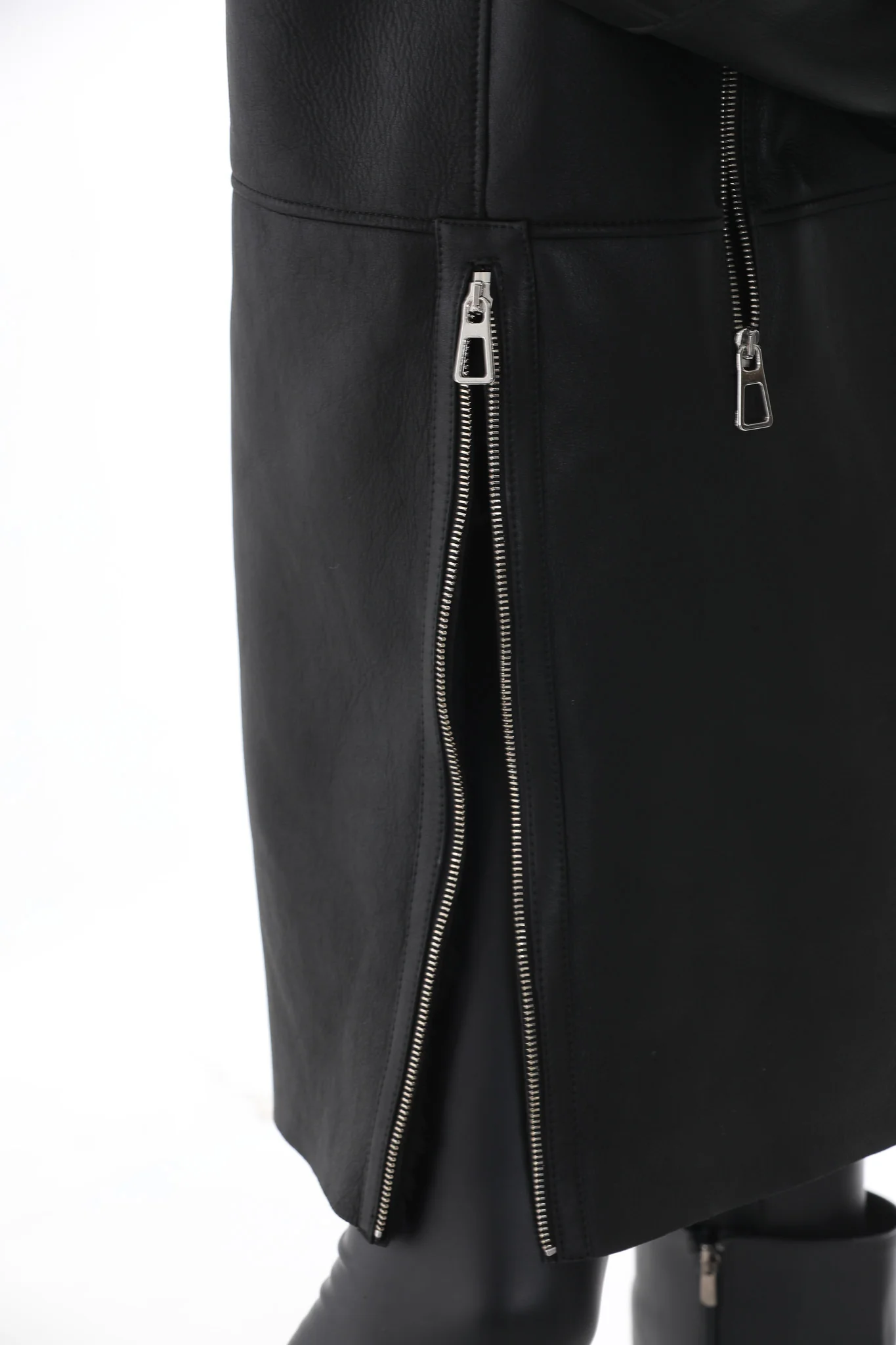 The Onyx Black Shearling & Fox Fur Leather Women Jacket - Image 5