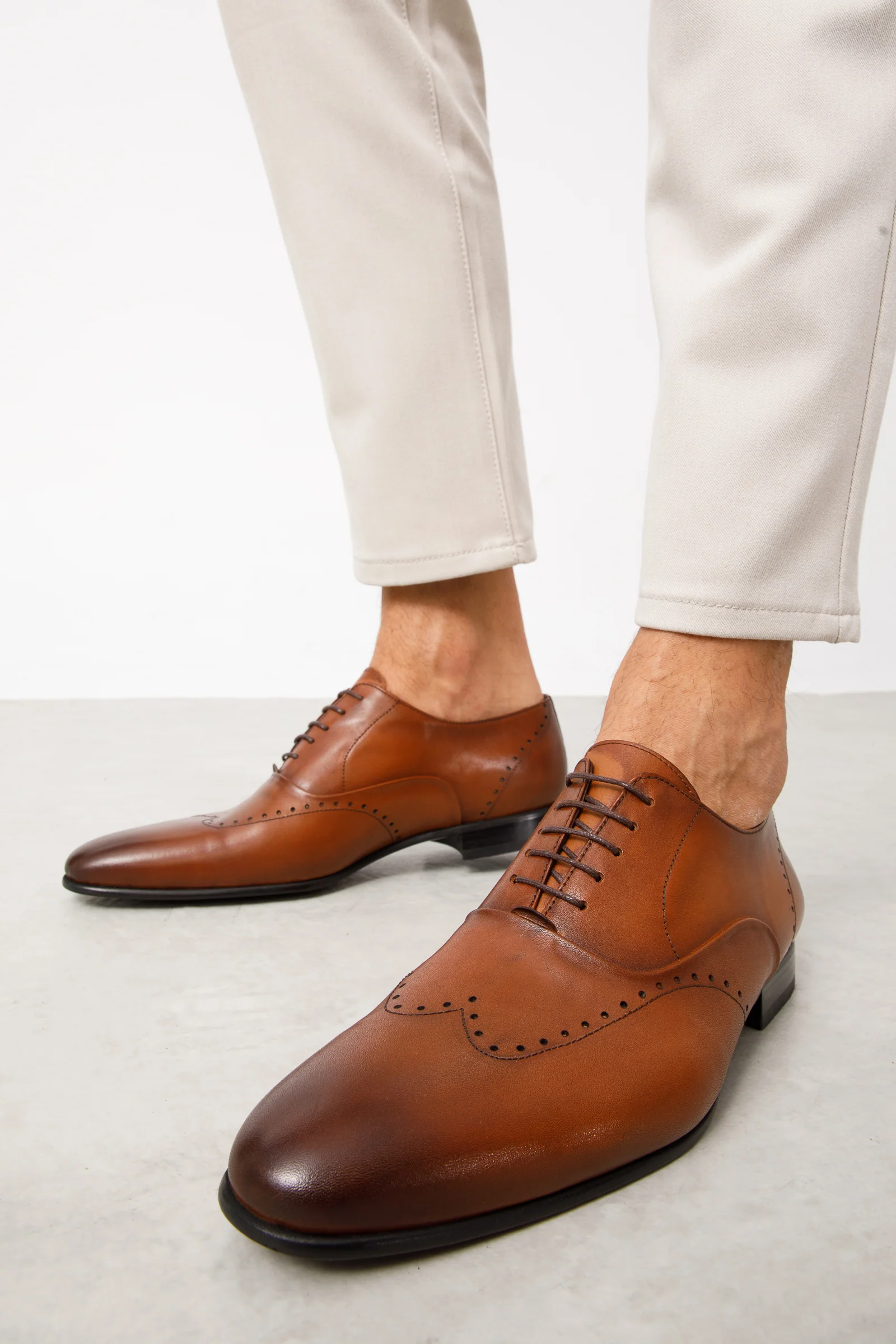 The Roma Tan Leather Wingtip Oxford Men Shoe - Image 9